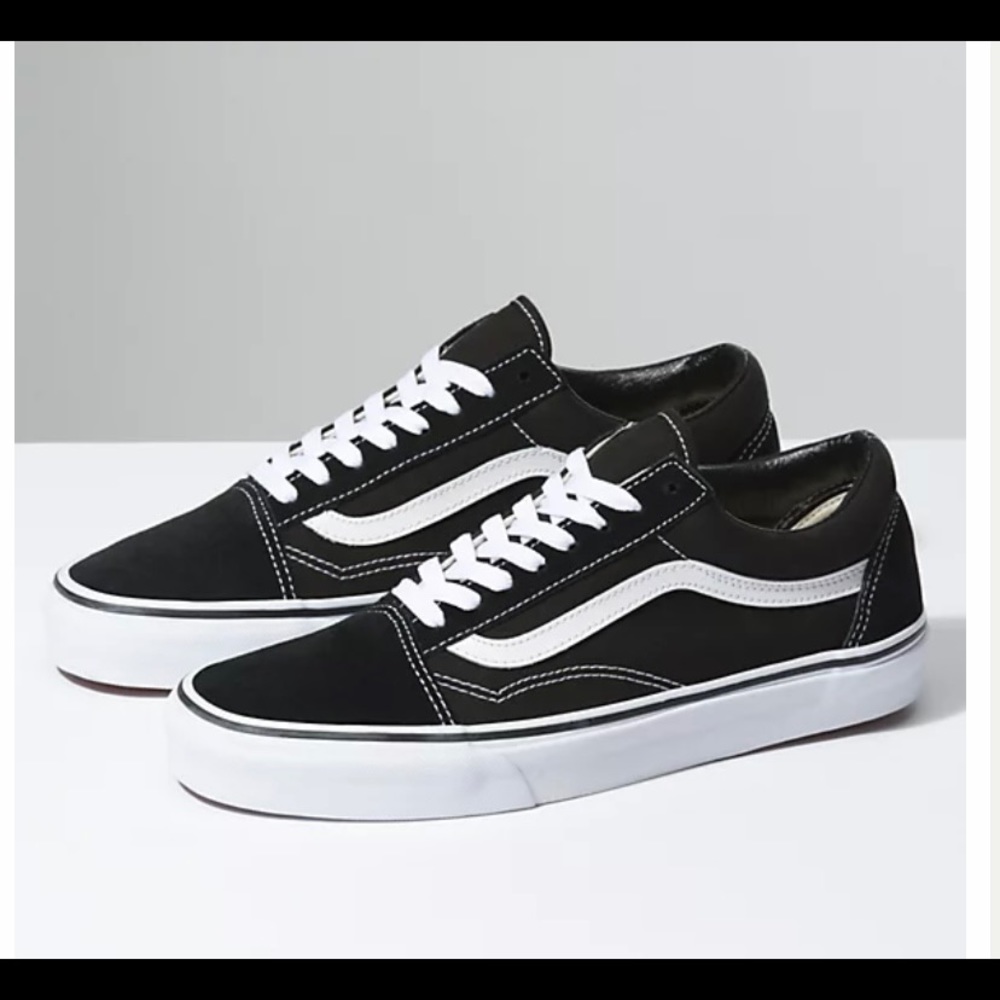 Size 7.5 Women’s Van Old Skool (Black/White)